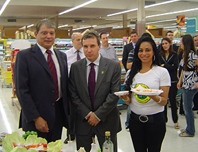 Semana Do Peixe Começa No Carrefour. Na Foto, Ministro Gregolin E Armando Almeida (à Esq).